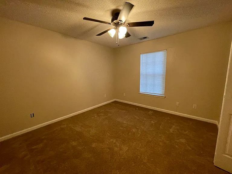 102 Adthan Cir — Photo 11