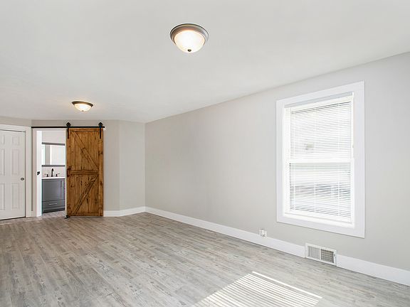 5th image of 1312 Lincolnway W