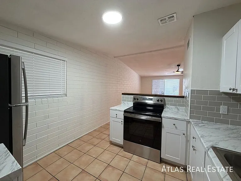 3247 N Sycamore Ave — Photo 12