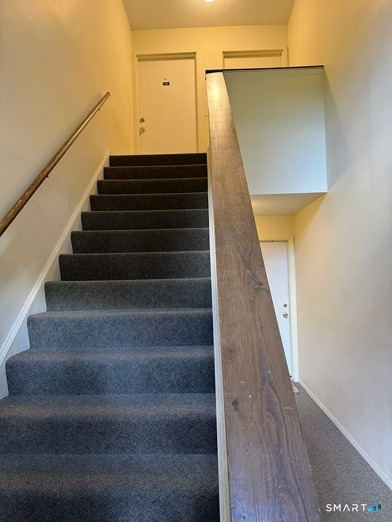 2 bed, 1.0 bath, 888 sqft, $1,900 — Photo 3