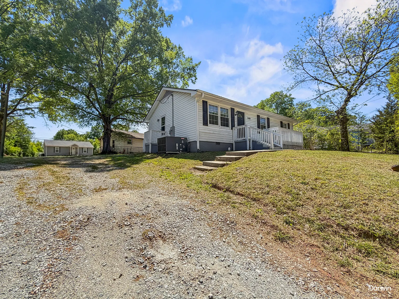 3 bed, 1.0 bath, 960 sqft, $1,350 — Photo 3