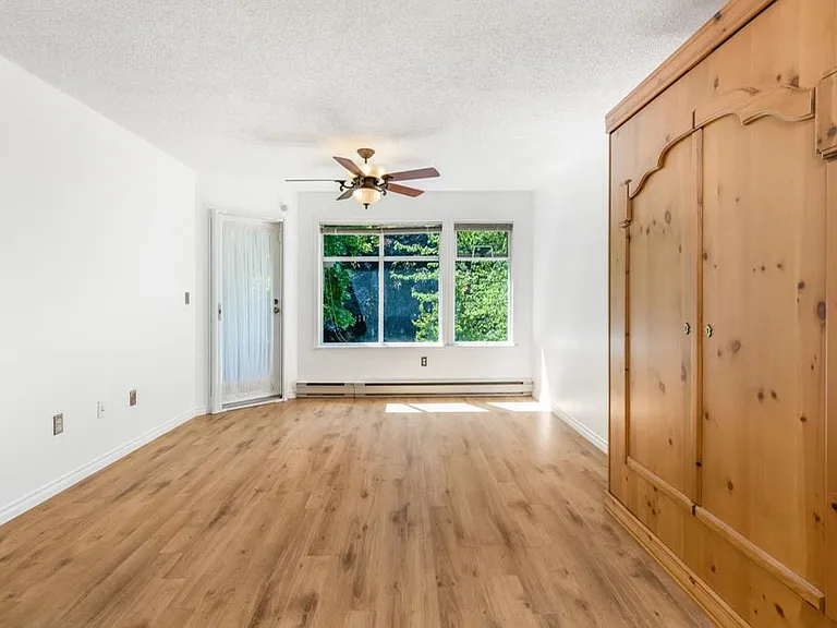 925 W 10th Ave #301 — Photo 3