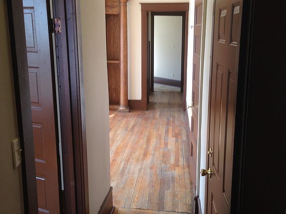 2nd image of 959 Burr St APT 2