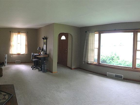 3rd image of 410 Camden Rd