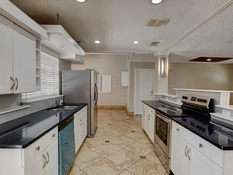 7946 Glen Abbey Cir — Photo 8