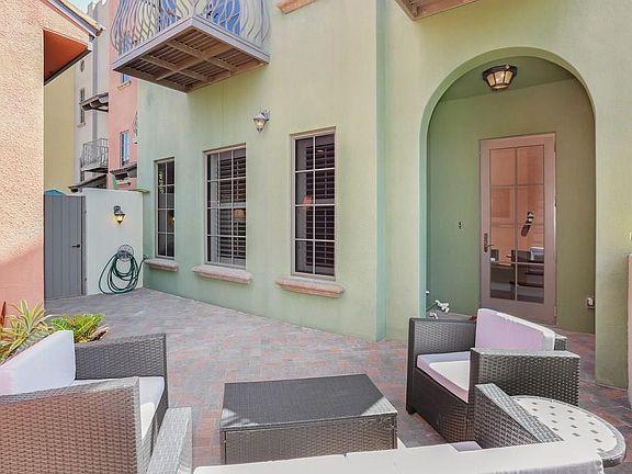2nd image of 1537 Oak St #12
