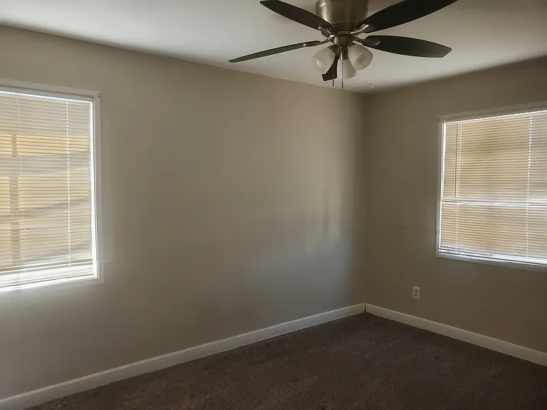 1104 Dexter Ln — Photo 14