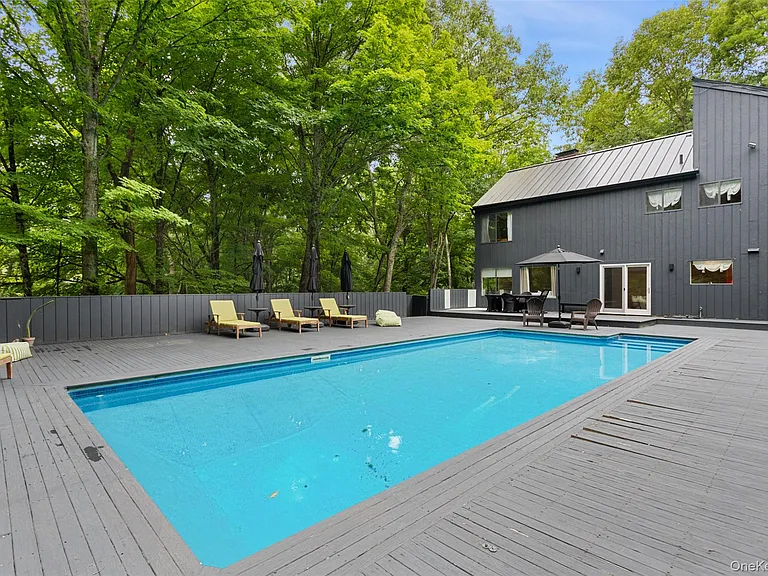 25 Cross Pond Rd — Photo 20