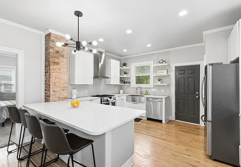 1424 NE 8th St — Photo 5