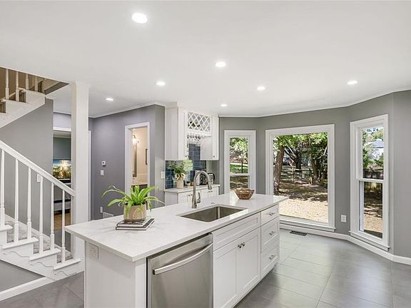 5th image of 4190 Ashbourne Ct NE