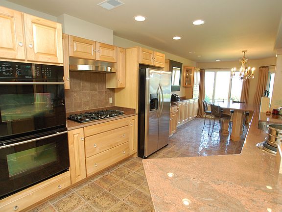 Kitchen Loaded with Amenities