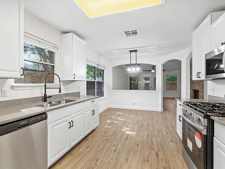 617 Barbara Way — Photo 3