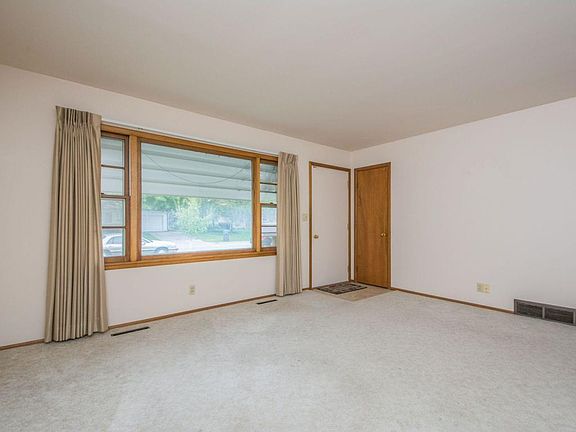 2nd image of 1510 Maxwell Ave