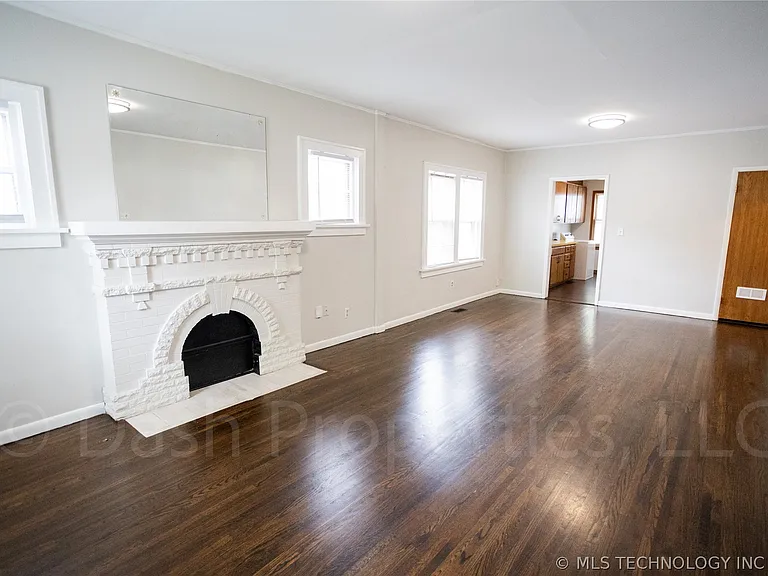 1119 S Florence Ave — Photo 7