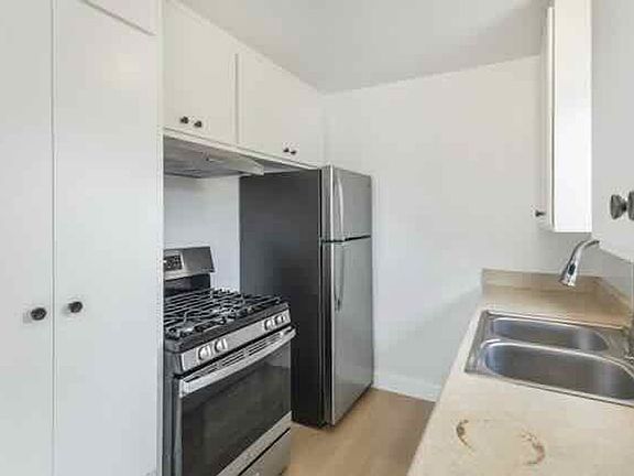 5th image of 152 Loma Ln Unit 3