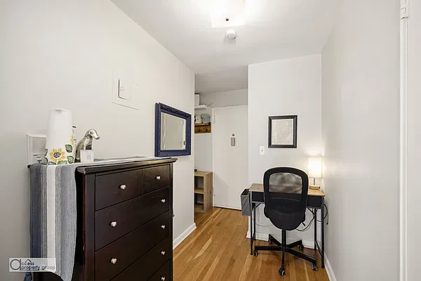 Bedroom, photo 1
