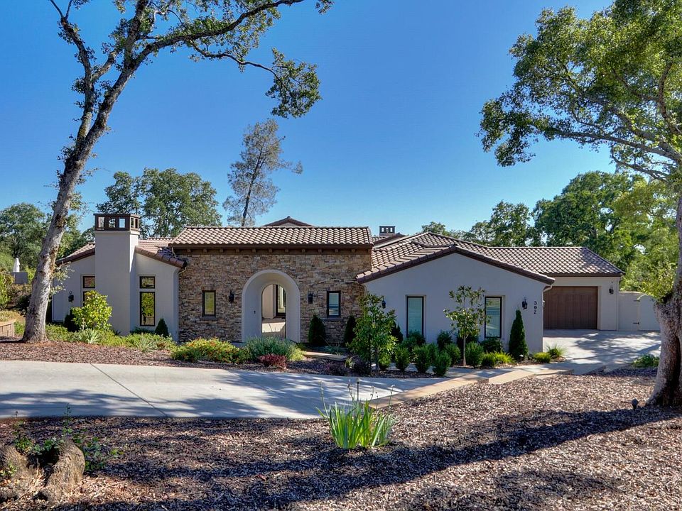 1st image of 392 Crivelli Ct