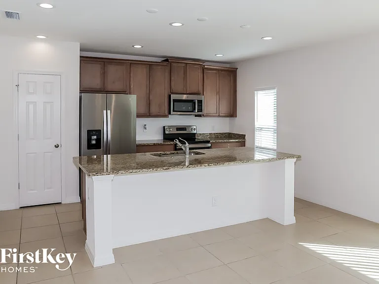 4999 Royal Point Ave — Photo 5