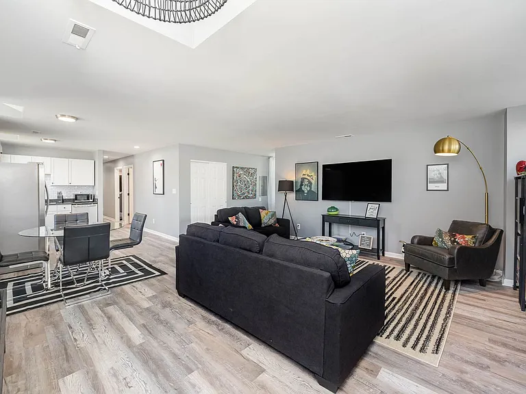 101 Crawford St #B-53641282 — Photo 7