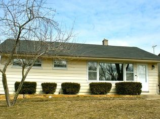 20 Pershing Ave, Lake In The Hills, IL 60156