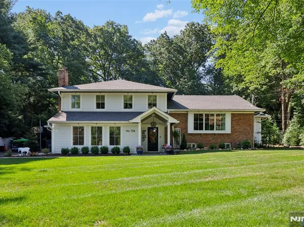 734 Willow Run, Wyckoff, NJ 07481