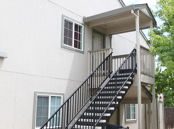 Gold Oaks Apartments Exterior