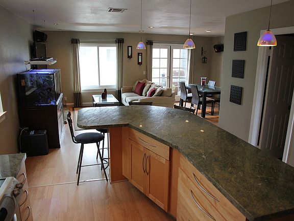 5th image of 1996 Diamond St Unit 5