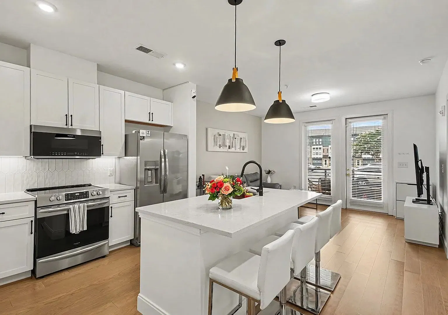 Modern 1BR Condo in South End Charlotte - GroundFloor, Updated, and Walkable — Photo 1