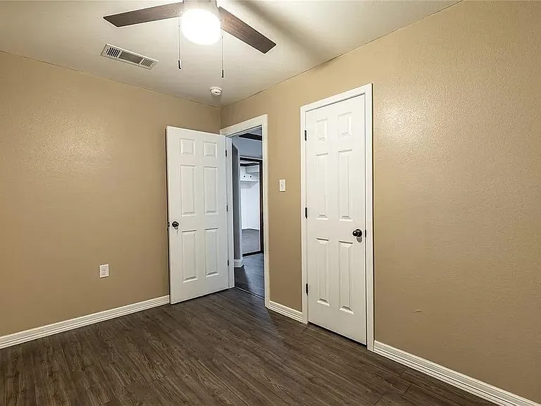 2837 Ross Ave — Photo 13