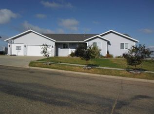 1628 Dakota Dr SW, Minot, ND 58701