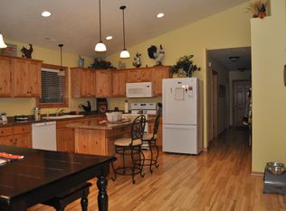 206 Remington Dr, Seymour, WI 54165