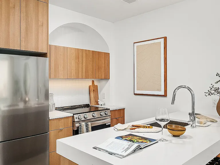 151 S Elliott Pl #4K — Photo 2