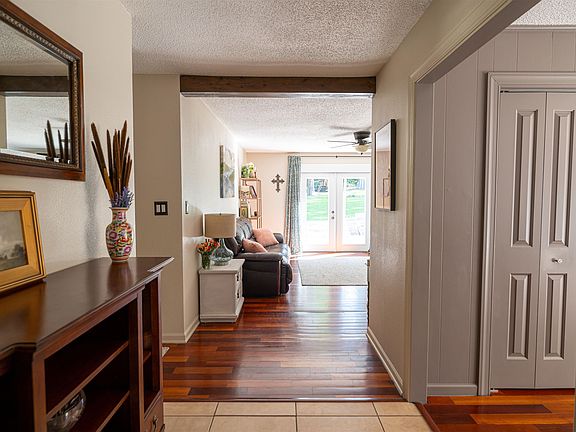 4th image of 1629 Hedgefield Ct