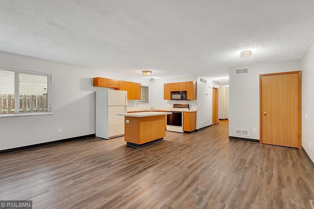 750 13th St S Saint Cloud Mn 56301 Mls 5349466 Zillow - Laminate Flooring St Cloud Mn