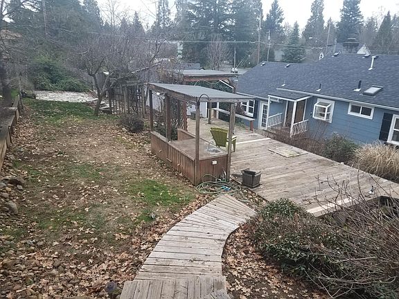 2nd image of 1005 NW Hawthorne Ave