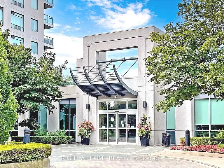 28 Harrison Garden Blvd #702 — Photo 2