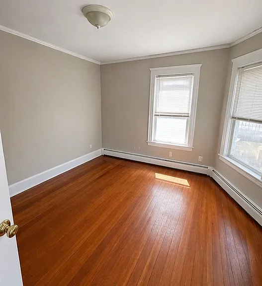 37-39 Pembroke Ave #2 — Photo 2