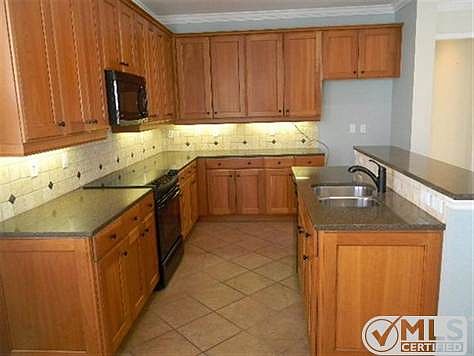 3rd image of 3300 Calumet Dr #23