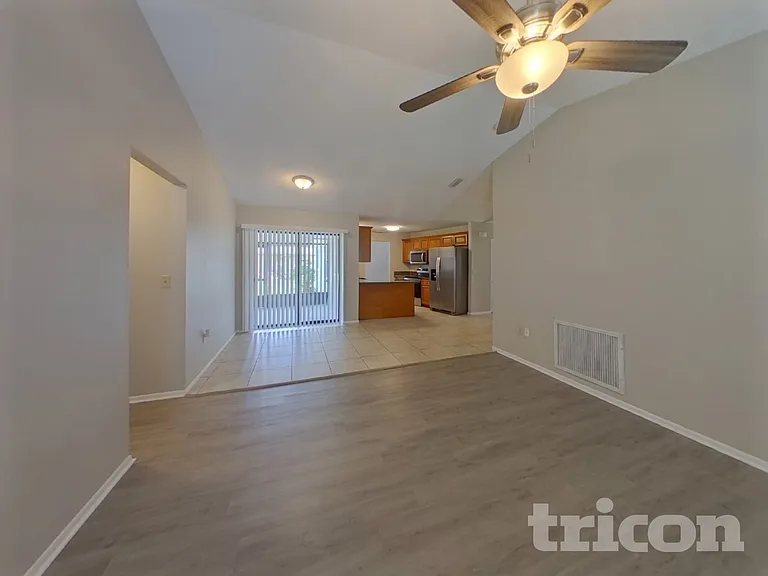 2273 Seward Cir — Photo 4