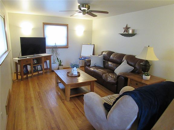 3rd image of 119 Eastern Dr