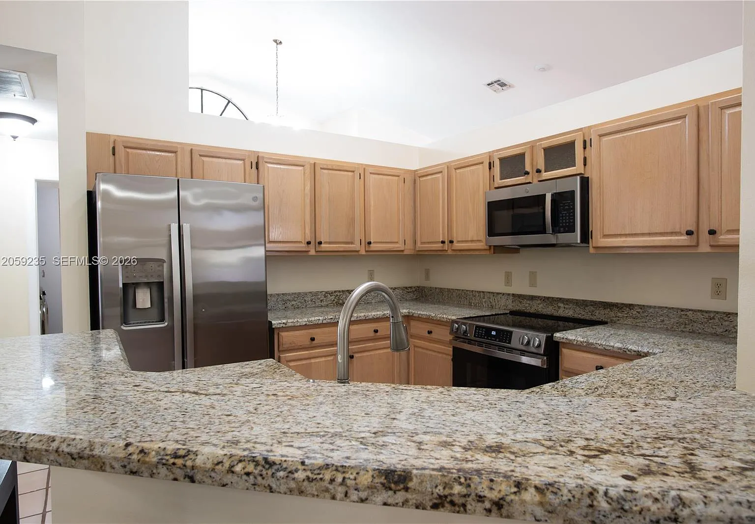 3 bed, 2.0 bath, 1922 sqft, $5,300 — Photo 4