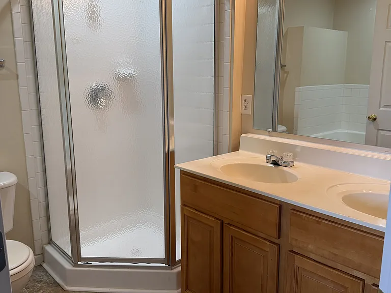 22 Litchfield Ln W — Photo 6