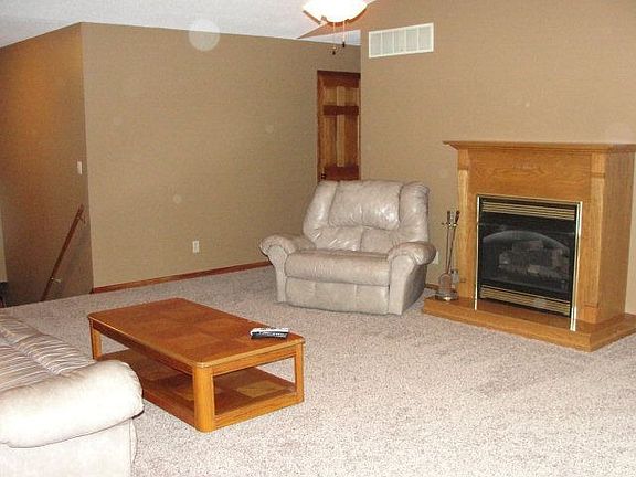 3rd image of 2738 Deardane Dr