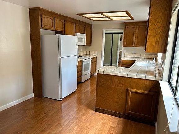 5th image of 475 E McKinley Ave