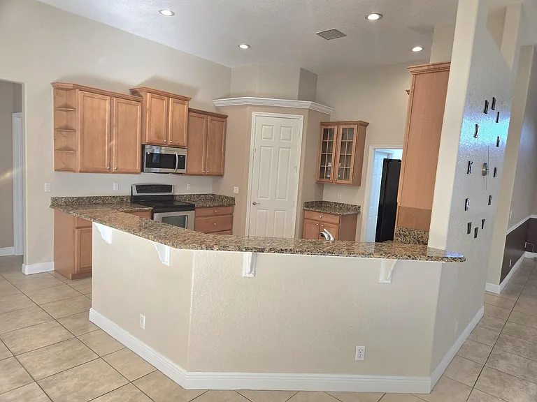 2472 SW Valnera St — Photo 10