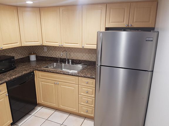 2nd image of 2350 Collins Ave #403
