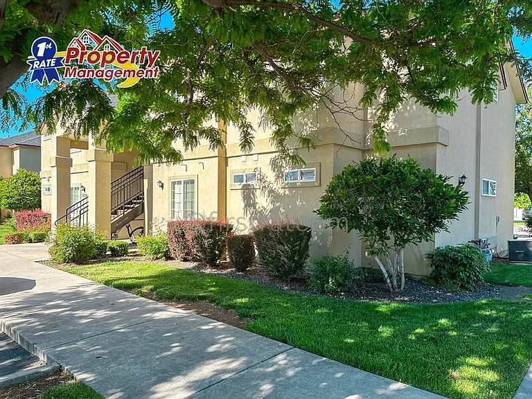 10122 W Garverdale Ln #202 — Photo 1