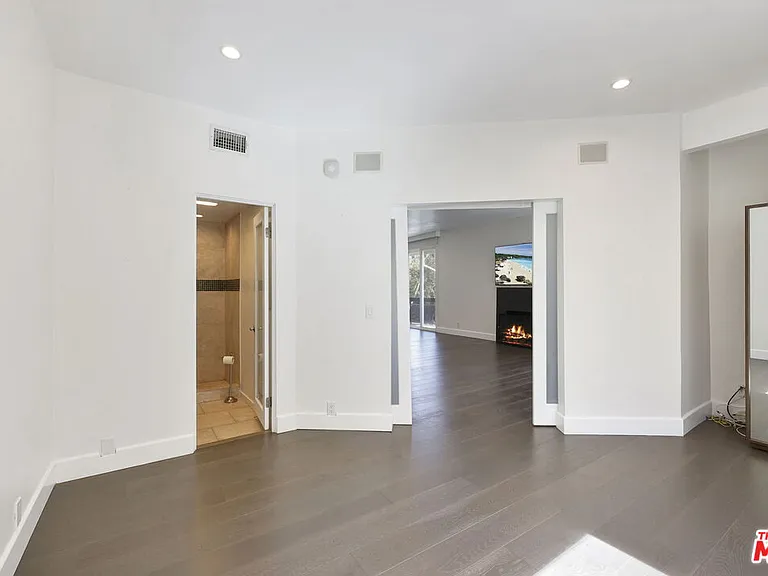 723 Westmount Dr #206 — Photo 8