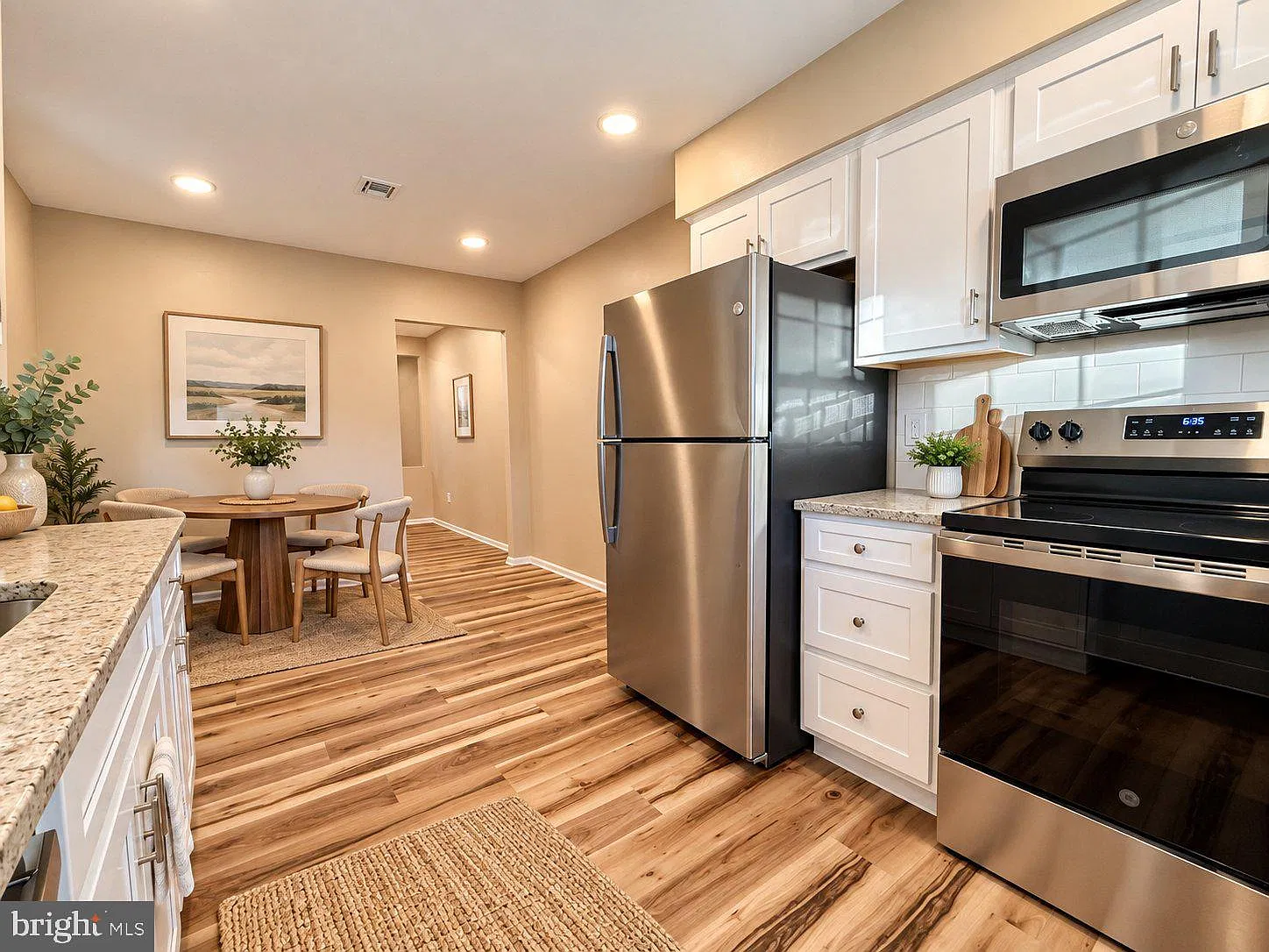 3 bed, 2.0 bath, 1571 sqft, $2,450 — Photo 4