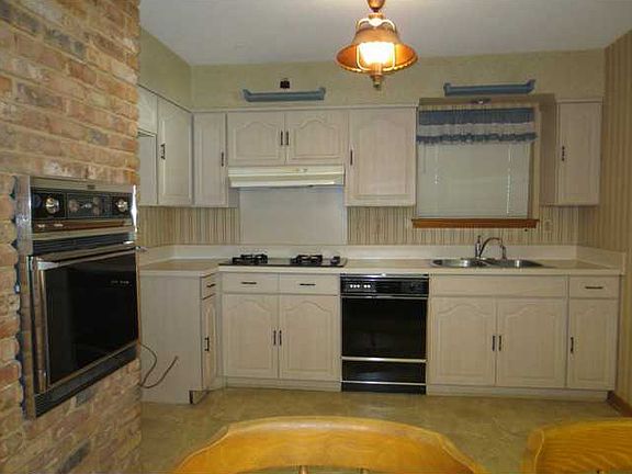 2nd image of 1052 Focis St